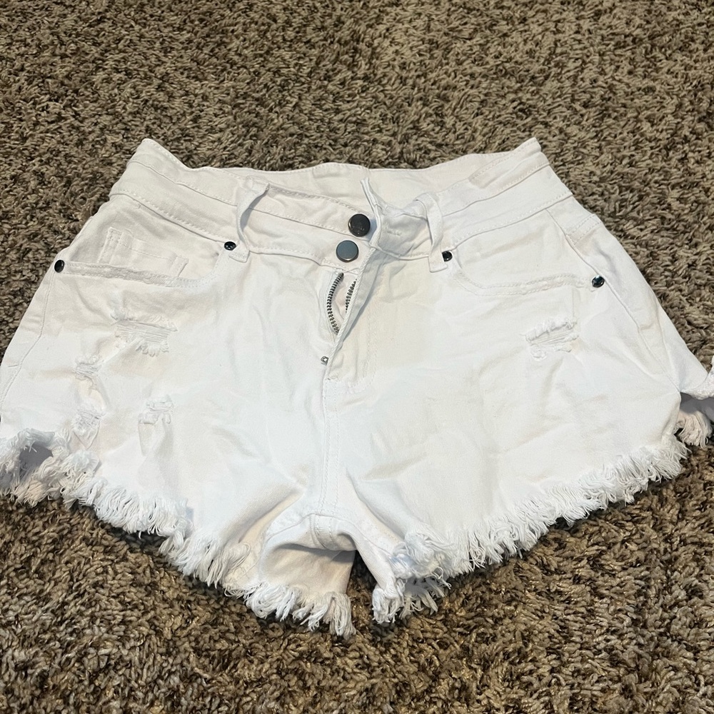 Adorable cutoff white Jean shorts, EUC